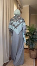 ⁦فستان من الصوف الخفيف الناعم⁩ - الصورة ⁦4⁩