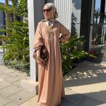 فستان بكسرات من القطن التويل (مسك تويل)