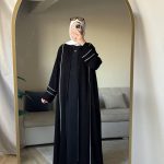 Elegant wide Gulf abaya